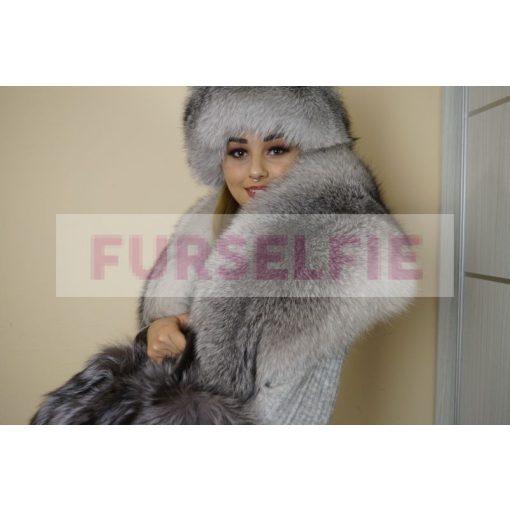 Gina in Fox stole with matching hat and fur bag